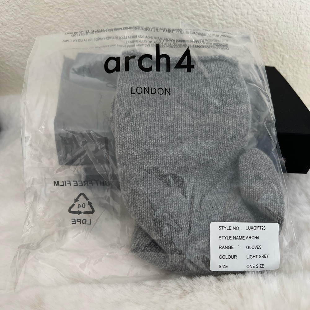 Arch4 100% Cashmere Gloves Light Grey Extended Cuffs New One size